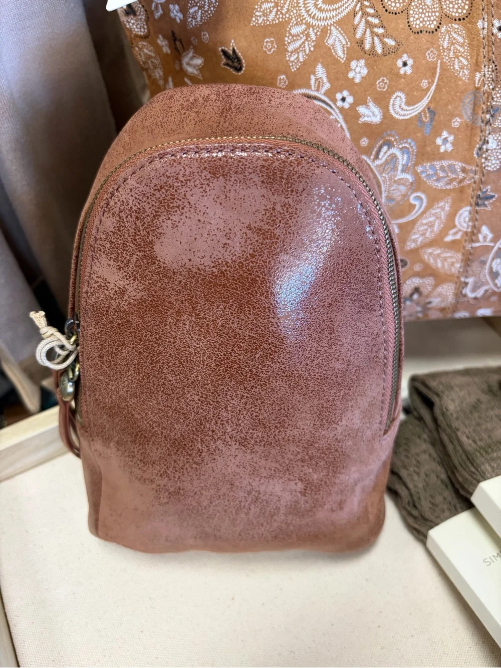 Hobo Leather Fern Sling Burnished Saddle